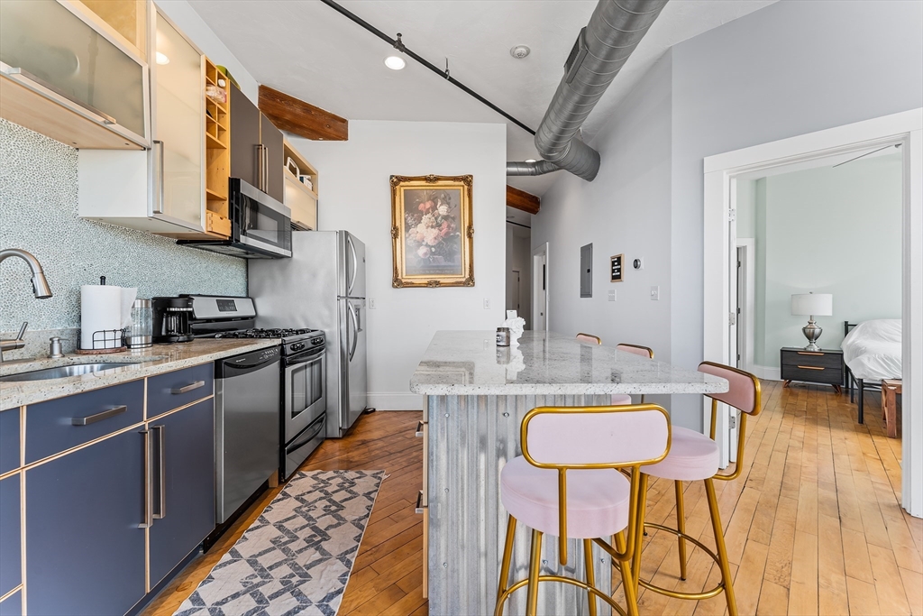 281 Essex St 306