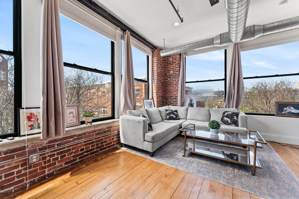 281 Essex St 306