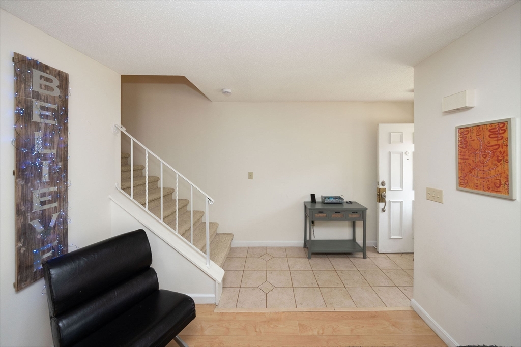 217 Edgebrook Dr 217