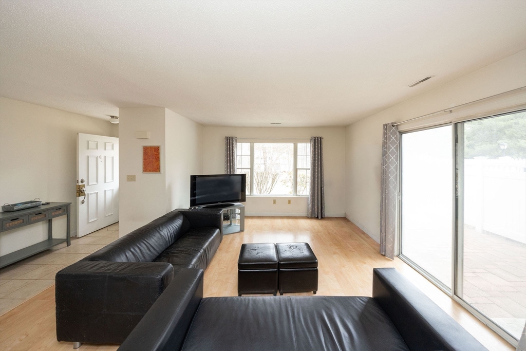 217 Edgebrook Dr 217