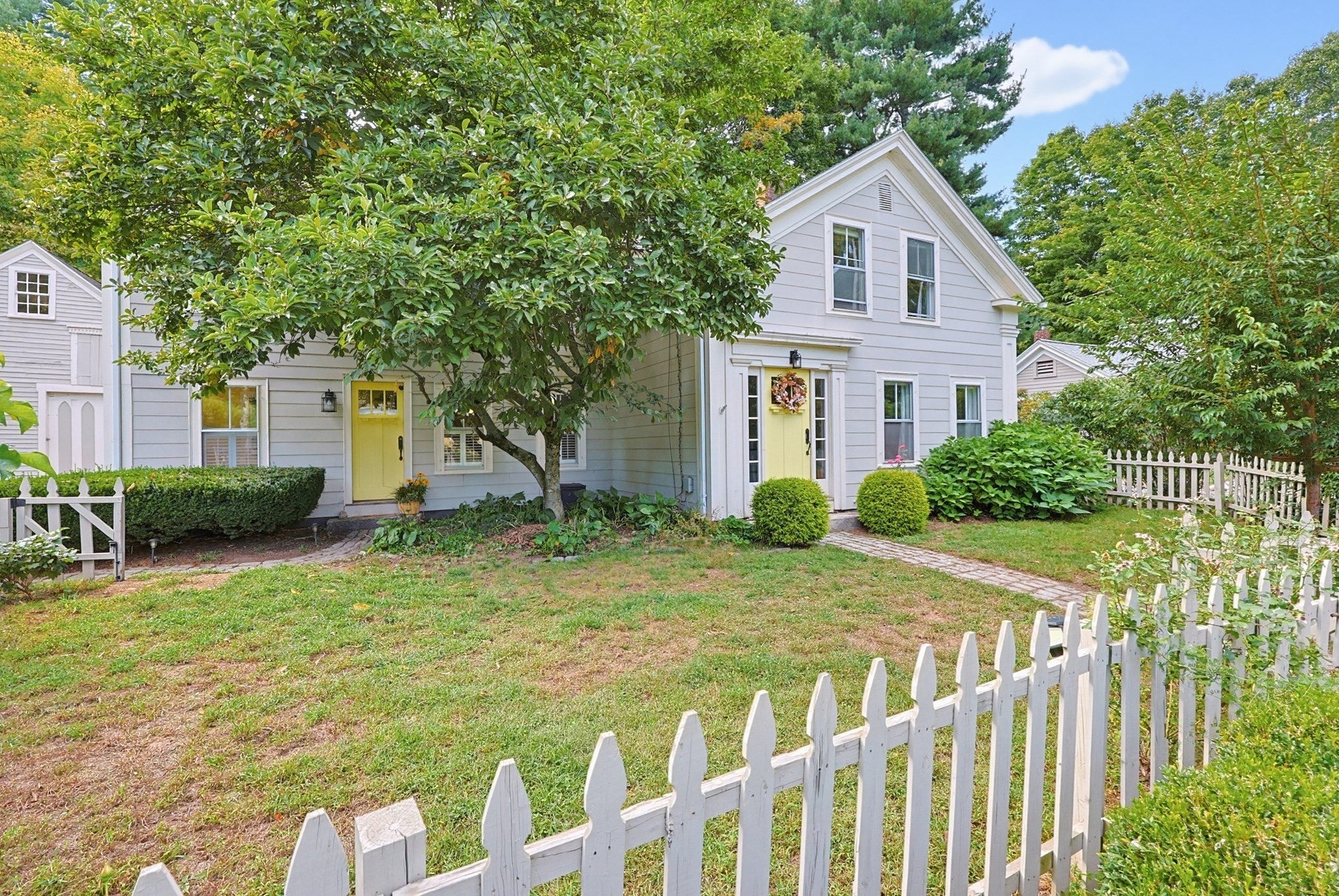 423 South St, Holliston, MA Photo #1
