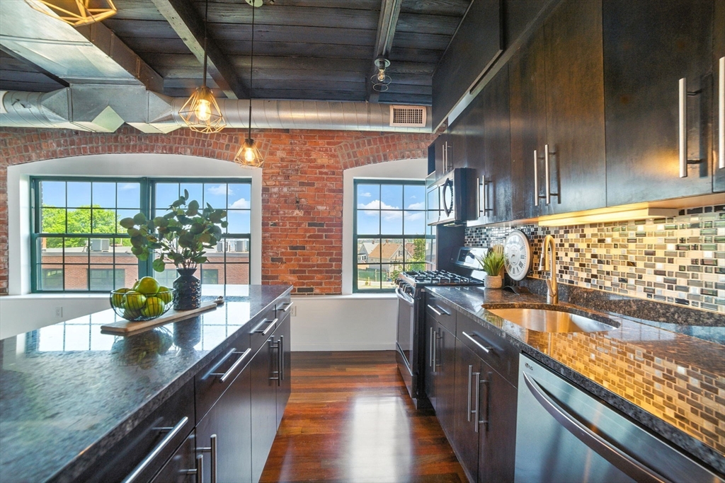 210 Broadway 406