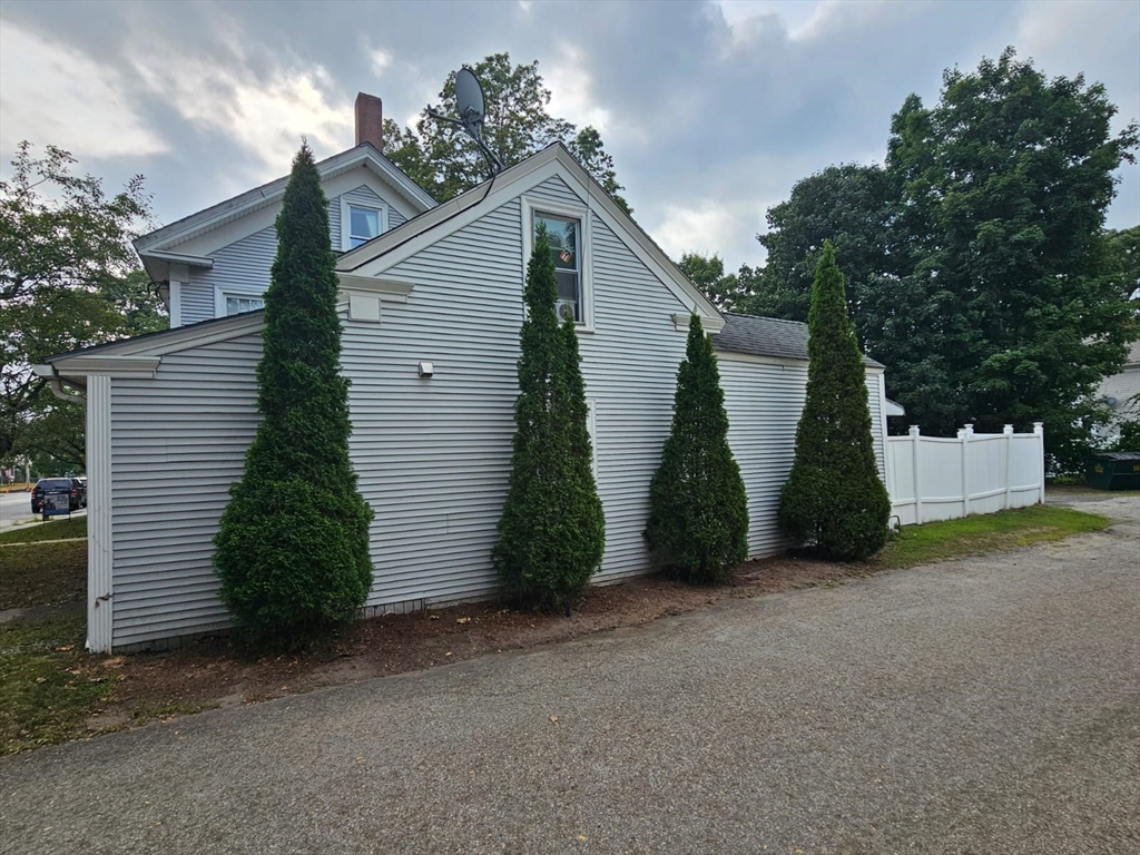 282 School St