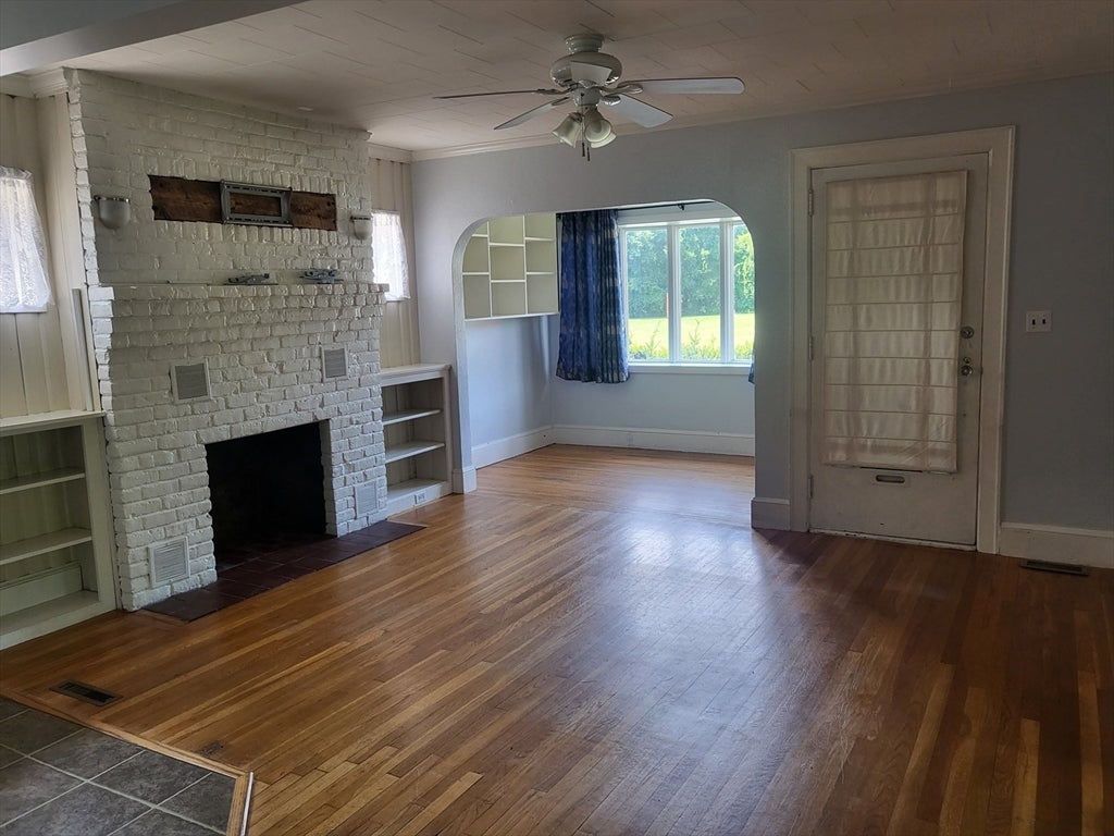 83 Lamb St