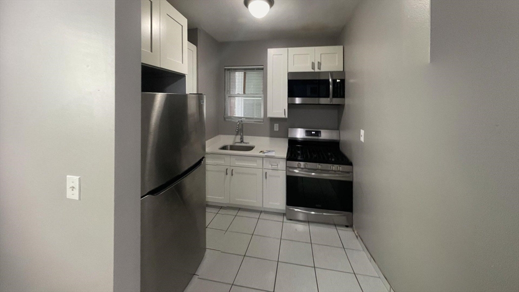 Click for 8 Cheever Court #1, Boston, MA slideshow Click for 8 Cheever Court #1, Boston, MA slideshow