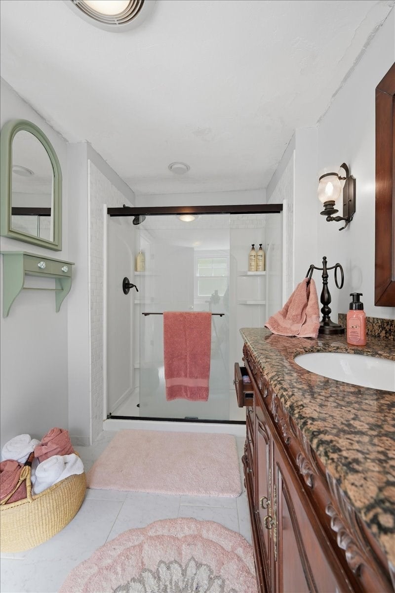 131 Henry St, Uxbridge, MA Photo #24