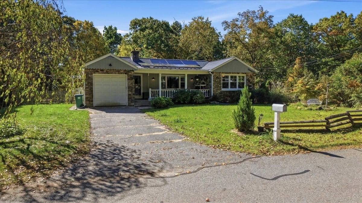131 Henry St, Uxbridge, MA Photo #4