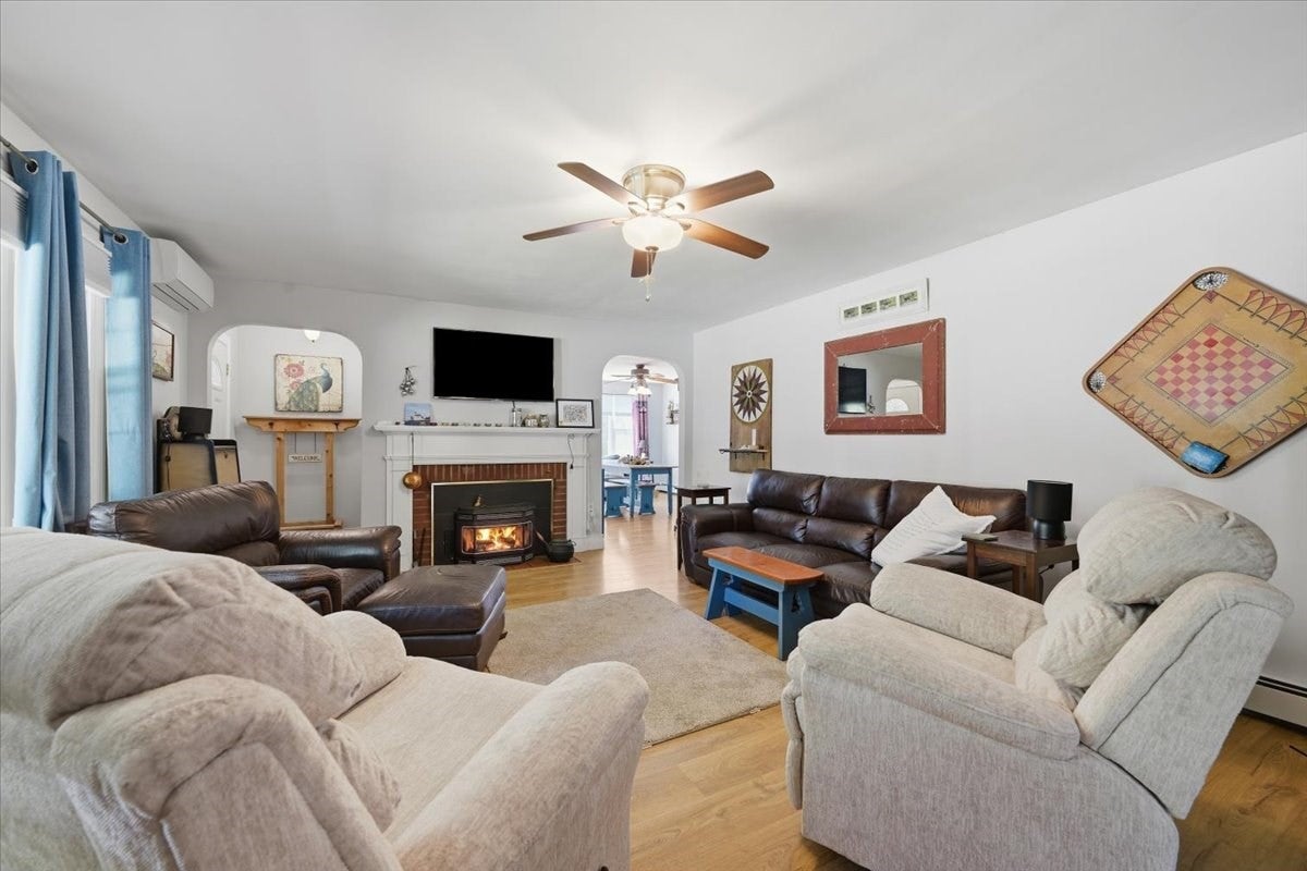 131 Henry St, Uxbridge, MA Photo #10