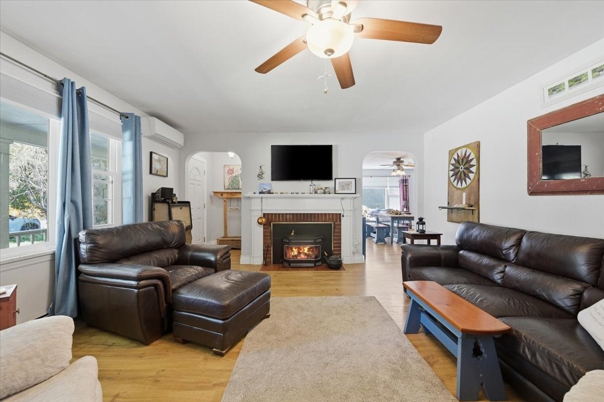 131 Henry St, Uxbridge, MA Photo #11