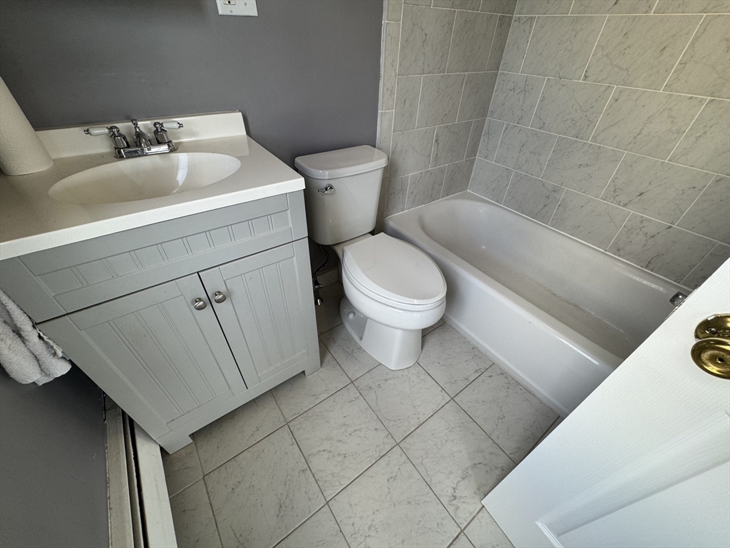 Wrentham, Massachusetts 02093, United States, 1 Bedroom Bedrooms, ,1 BathroomBathrooms,Residential,Active,183174