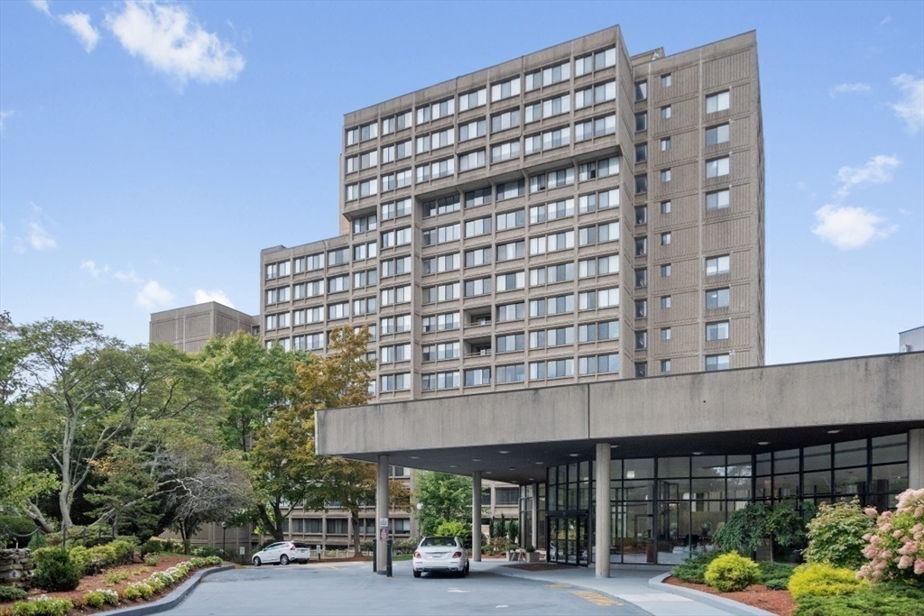 250 Hammond Pond Pkwy 102N