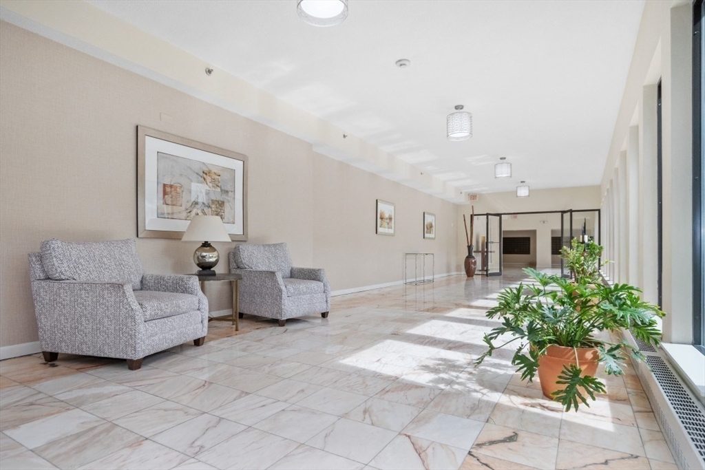 250 Hammond Pond Pkwy 102N