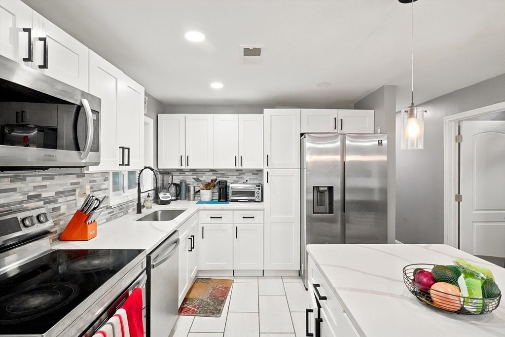 14 Pineview Terrace, Brockton, MA Photo #9
