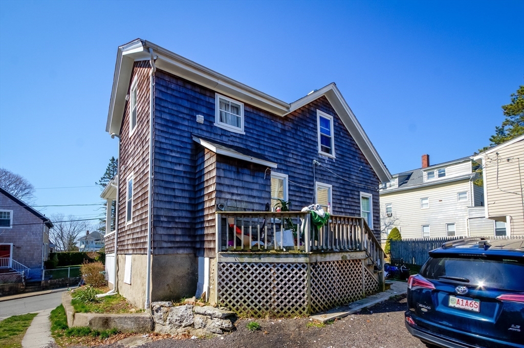 546 Snell St