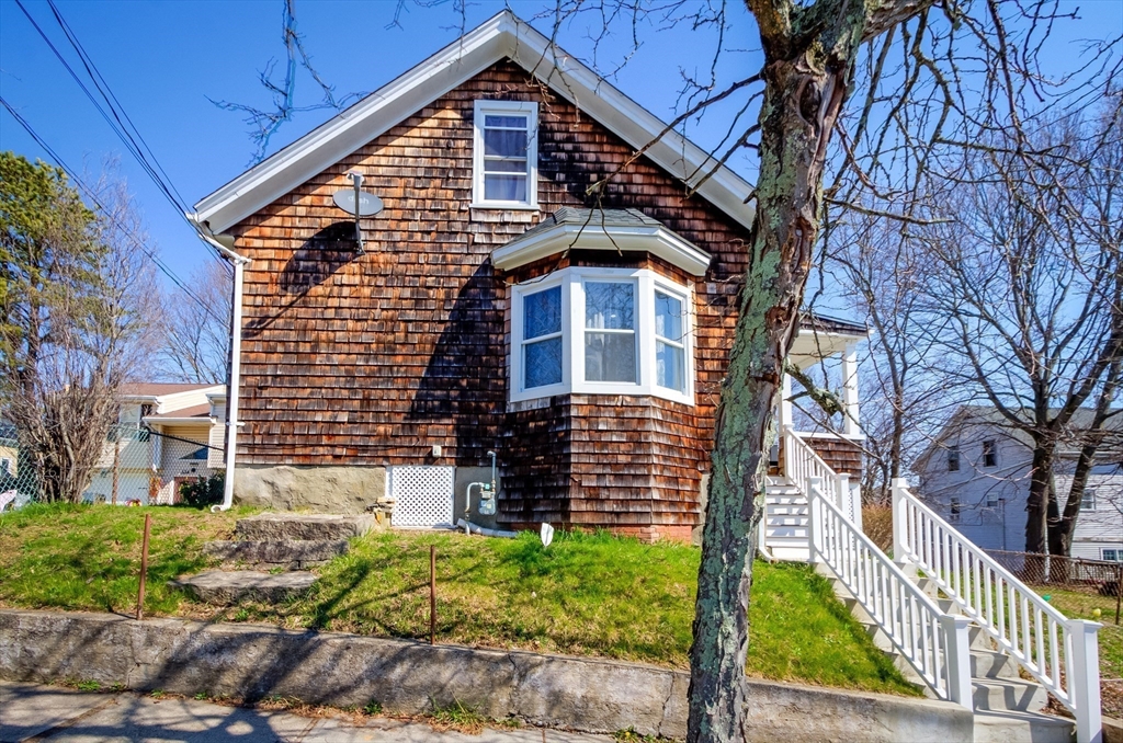 546 Snell St