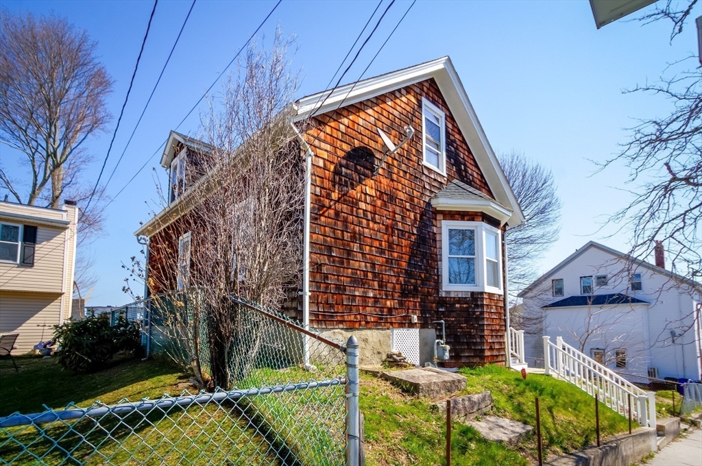 546 Snell St