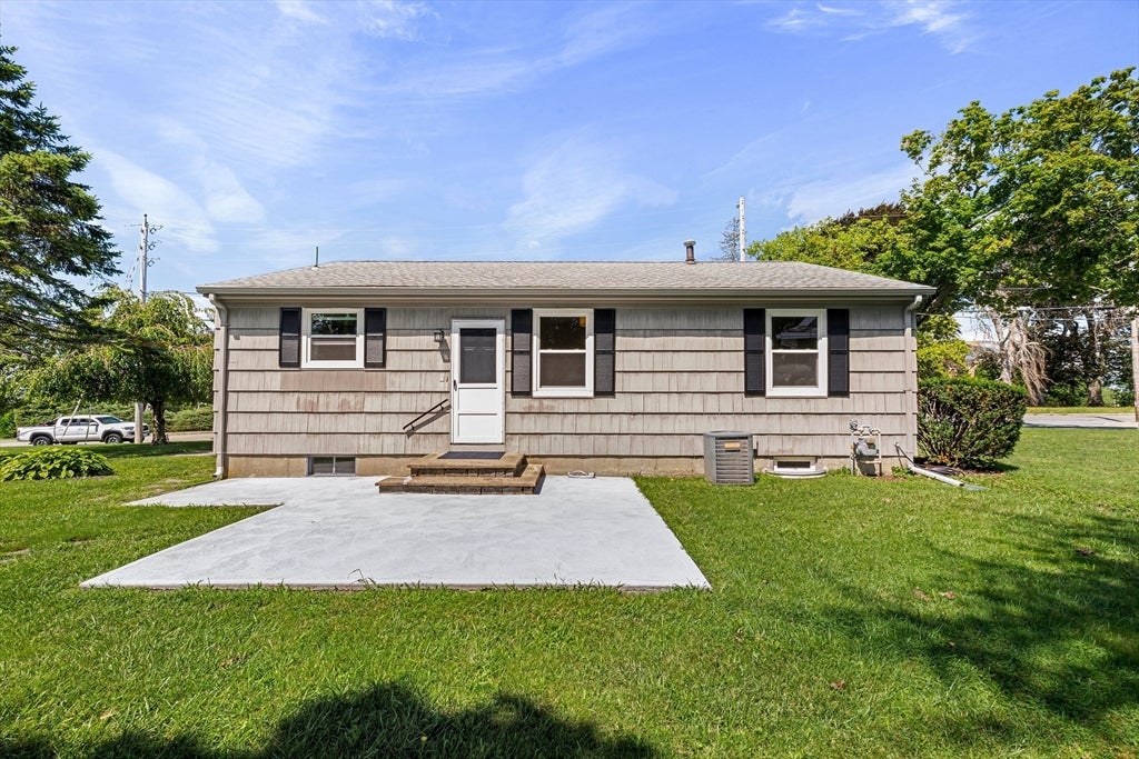 1747 Highland Avenue, Fall River, MA Photo #9