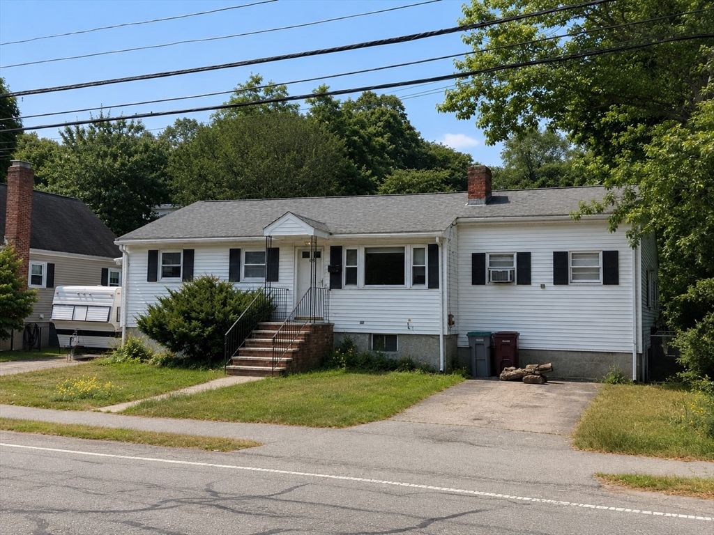 Click for 63 Vincent Rd, Dedham, MA slideshow