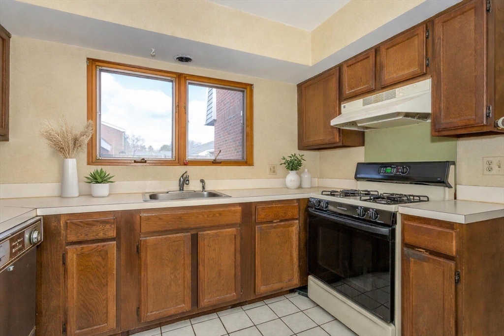 52 Rosewood Dr #52, Stoughton, MA Photo #5