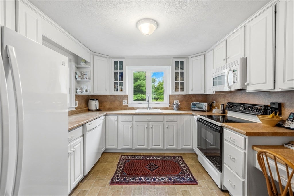 17 Woodlawn Ave, Holbrook, MA, 17 Woodlawn Ave, Holbrook, MA Photo #11