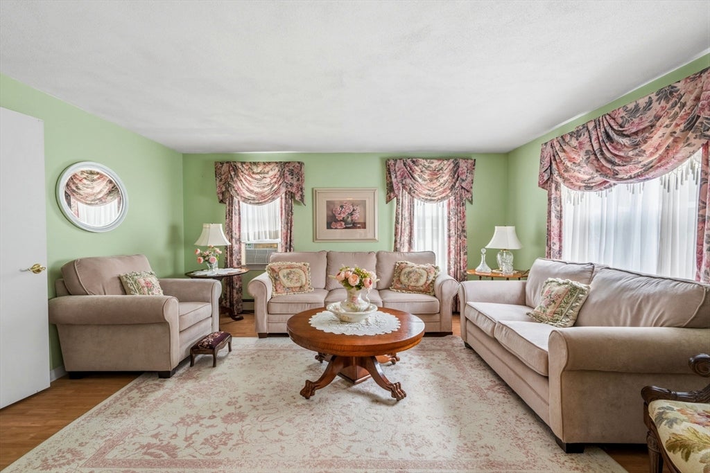 17 Woodlawn Ave, Holbrook, MA, 17 Woodlawn Ave, Holbrook, MA Photo #5
