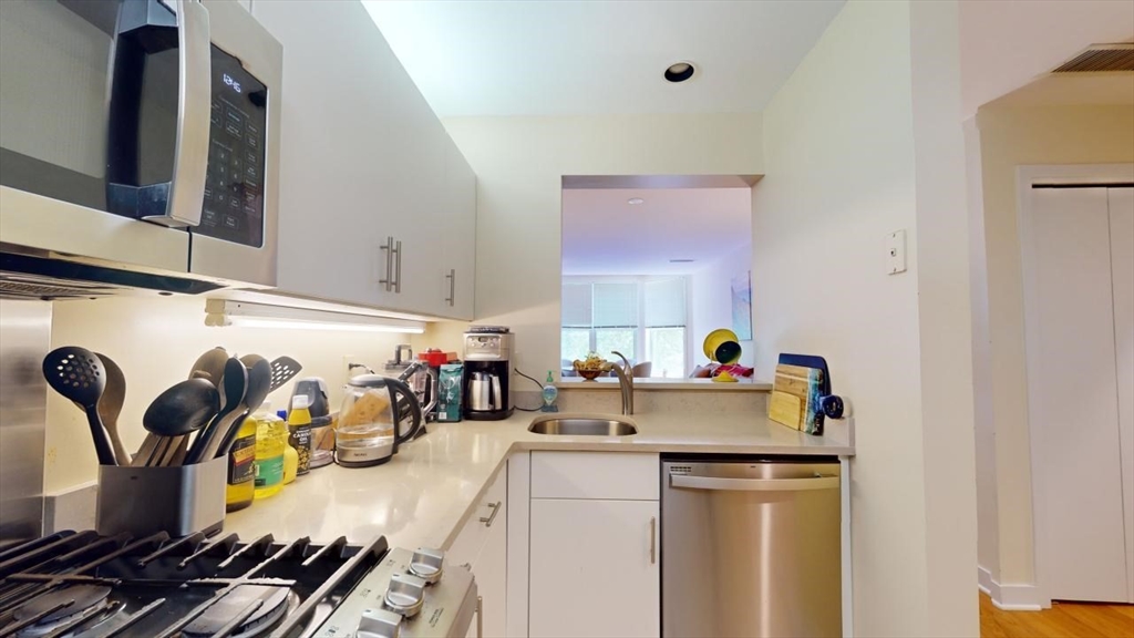 20 Chestnut St #304, Cambridge, MA Photo #4