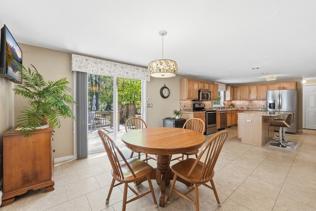 10 Horseshoe Lane, Clinton, MA Photo #8