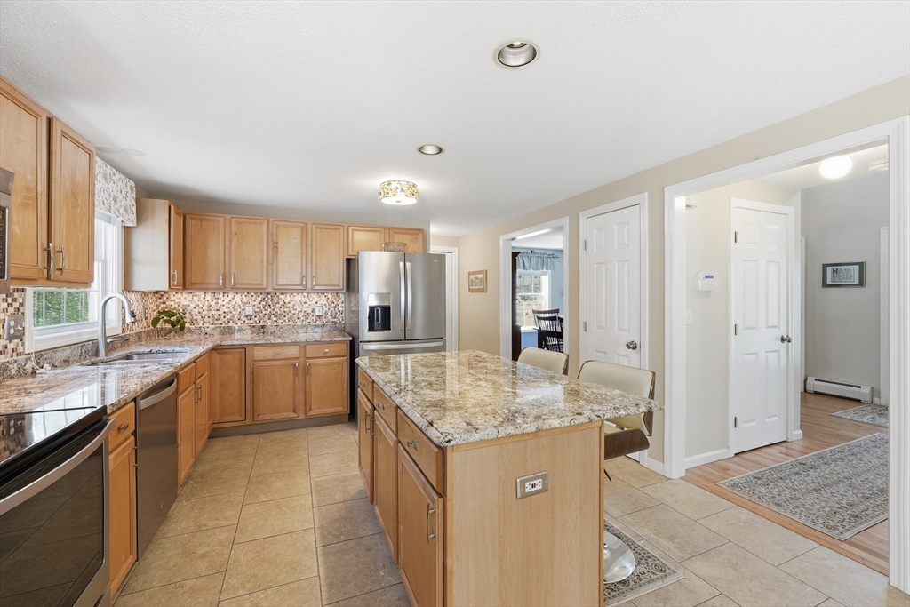 10 Horseshoe Lane, Clinton, MA Photo #7