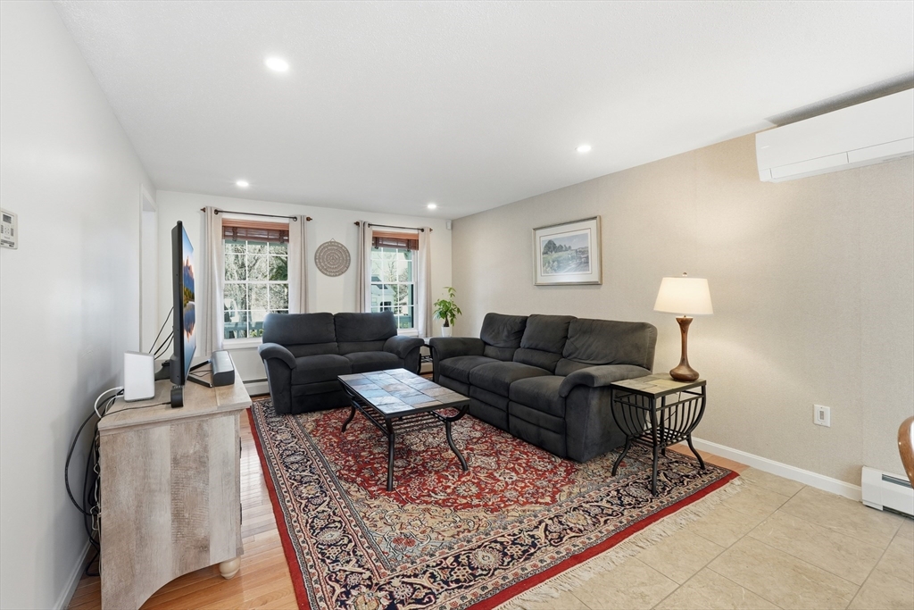 10 Horseshoe Lane, Clinton, MA Photo #12