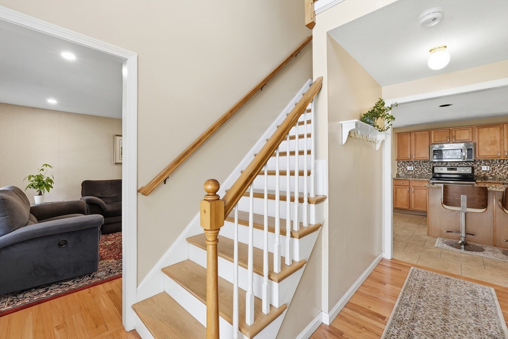 10 Horseshoe Lane, Clinton, MA Photo #16