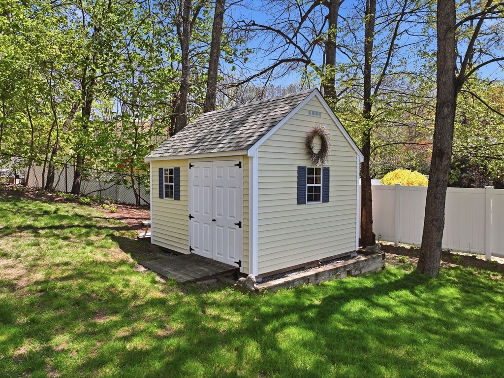10 Horseshoe Lane, Clinton, MA Photo #32