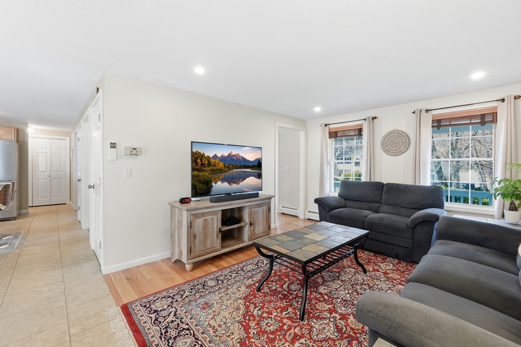 10 Horseshoe Lane, Clinton, MA Photo #13