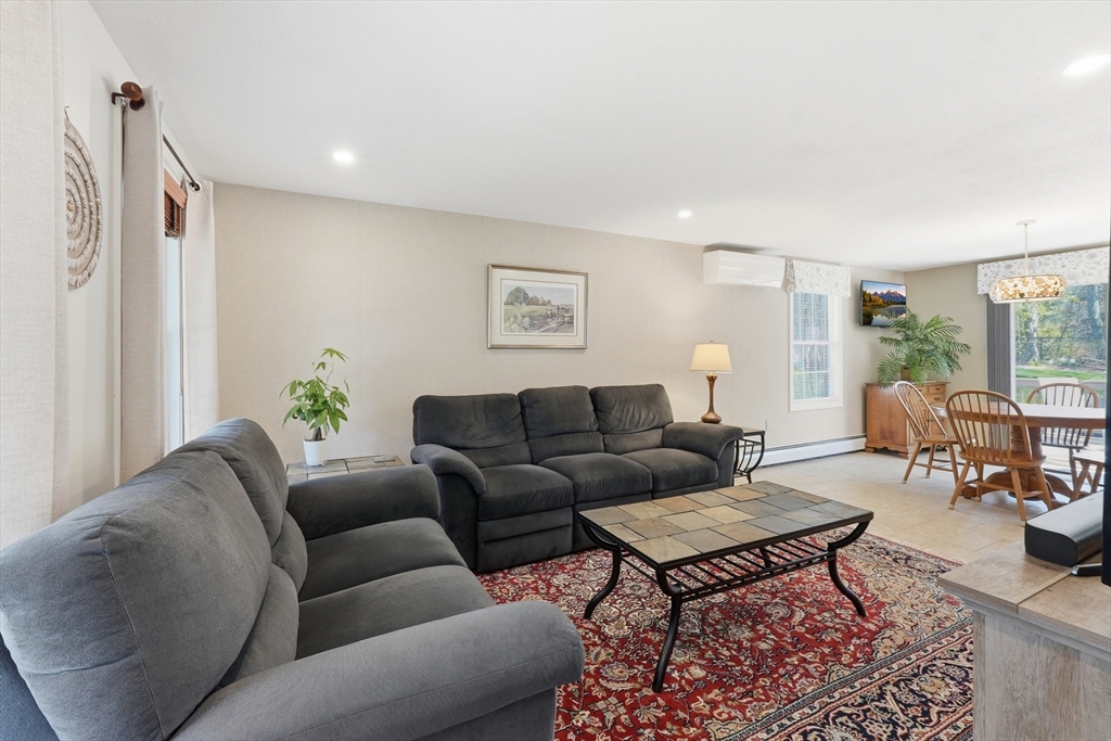 10 Horseshoe Lane, Clinton, MA Photo #10