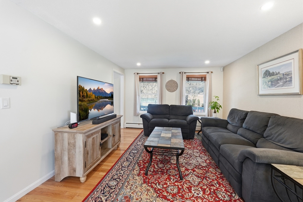 10 Horseshoe Lane, Clinton, MA Photo #11