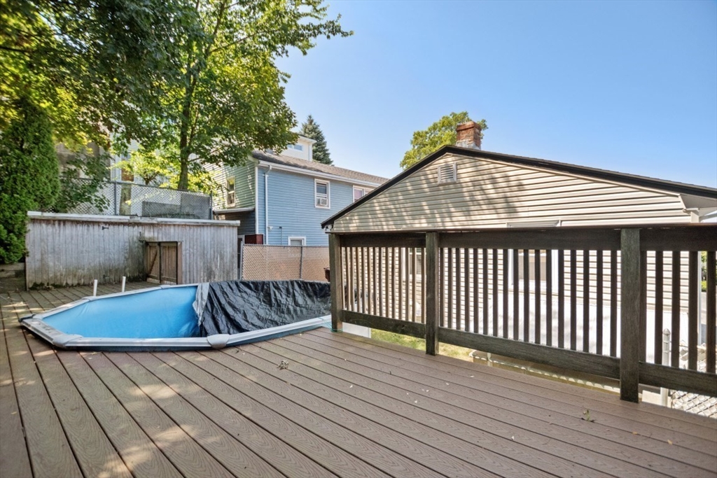 16 Woodside Ave