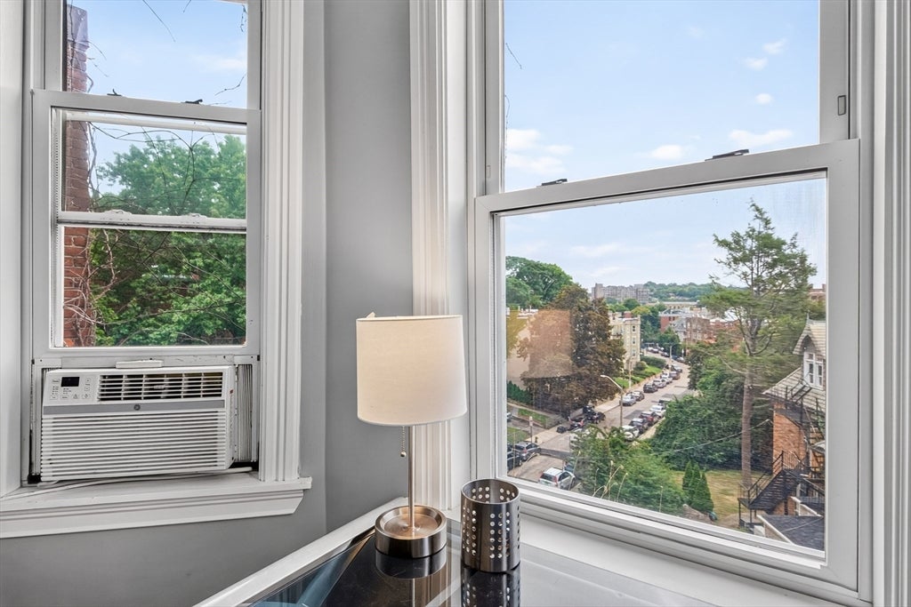 70 Strathmore Road 10B
