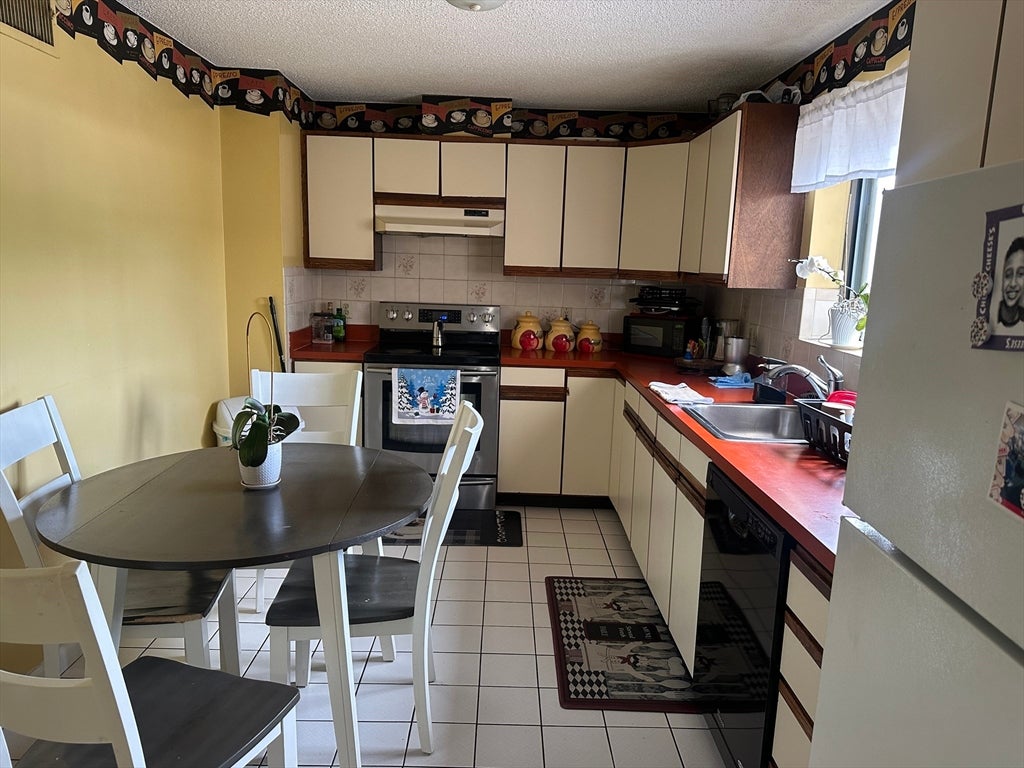 292 Salem St #201, Revere, MA, 292 Salem St #201, Revere, MA Photo #2