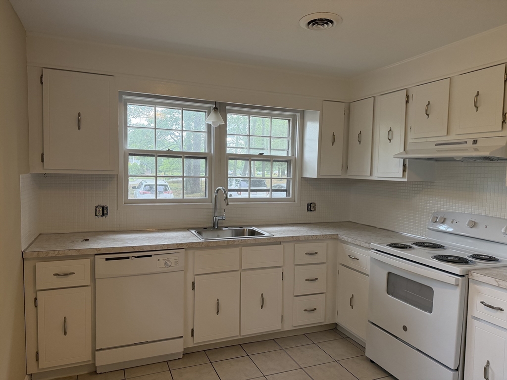 85 Ford Street B