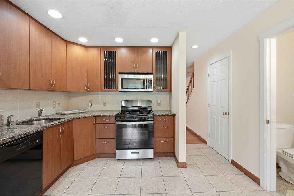 84 Camelot Drive #84, Worcester, MA Photo #11