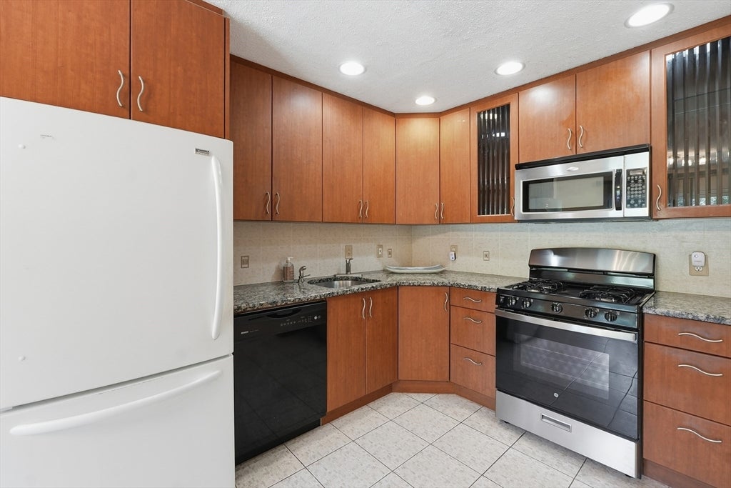 84 Camelot Drive #84, Worcester, MA Photo #9