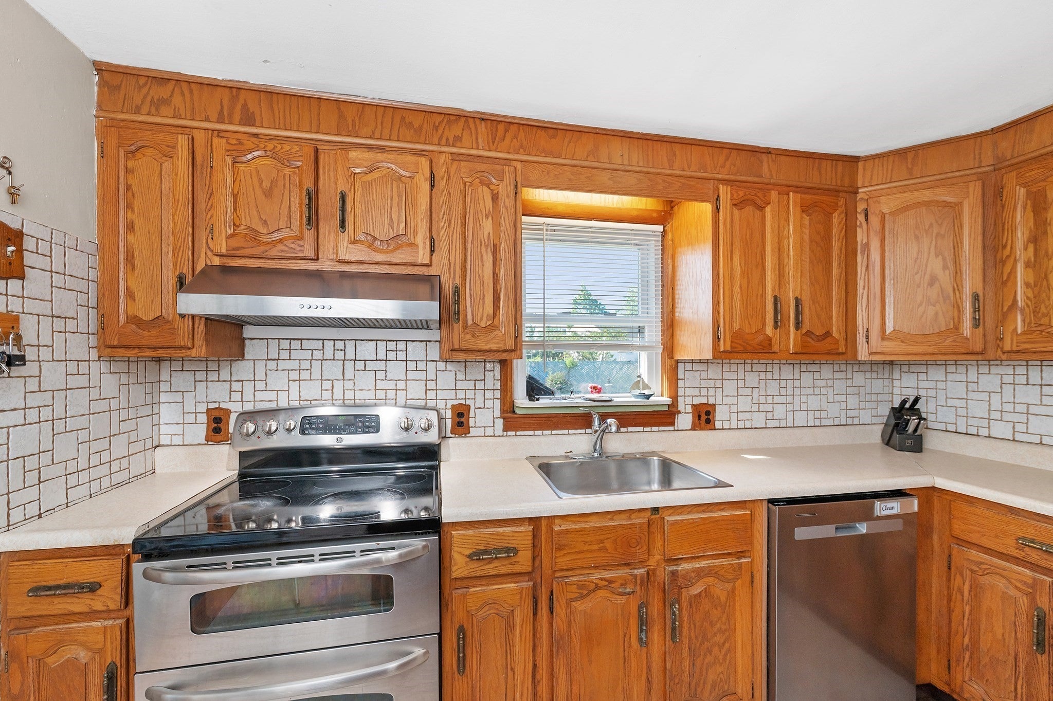 9 Fosters Ln, Wakefield, MA, 9 Fosters Ln, Wakefield, MA Photo #4