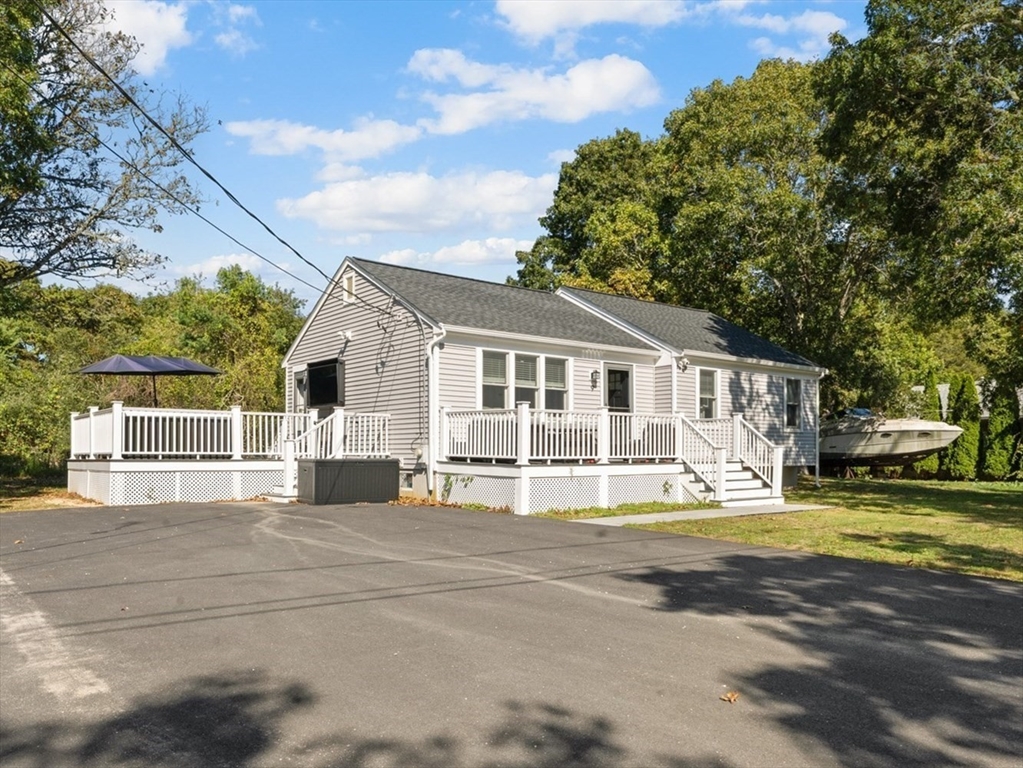 9 Theroux Dr