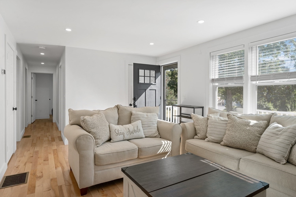 9 Theroux Dr