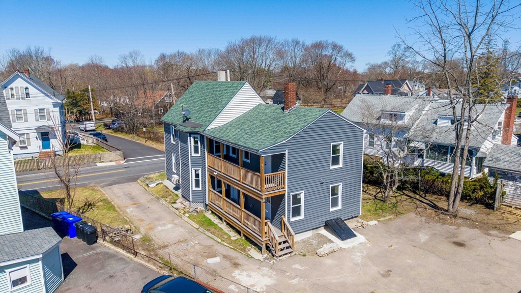 32 Shores St