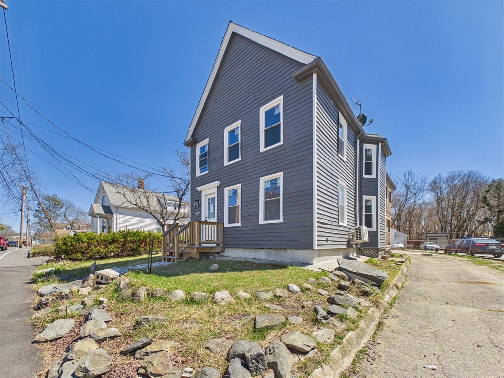 32 Shores St