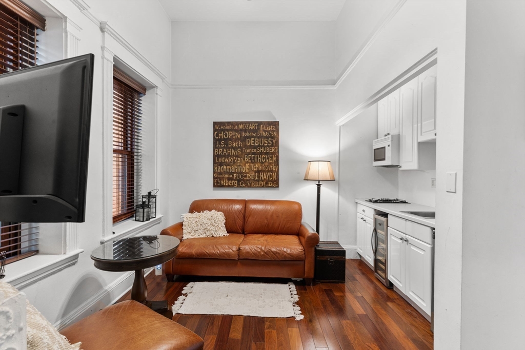 8 Garrison St 100