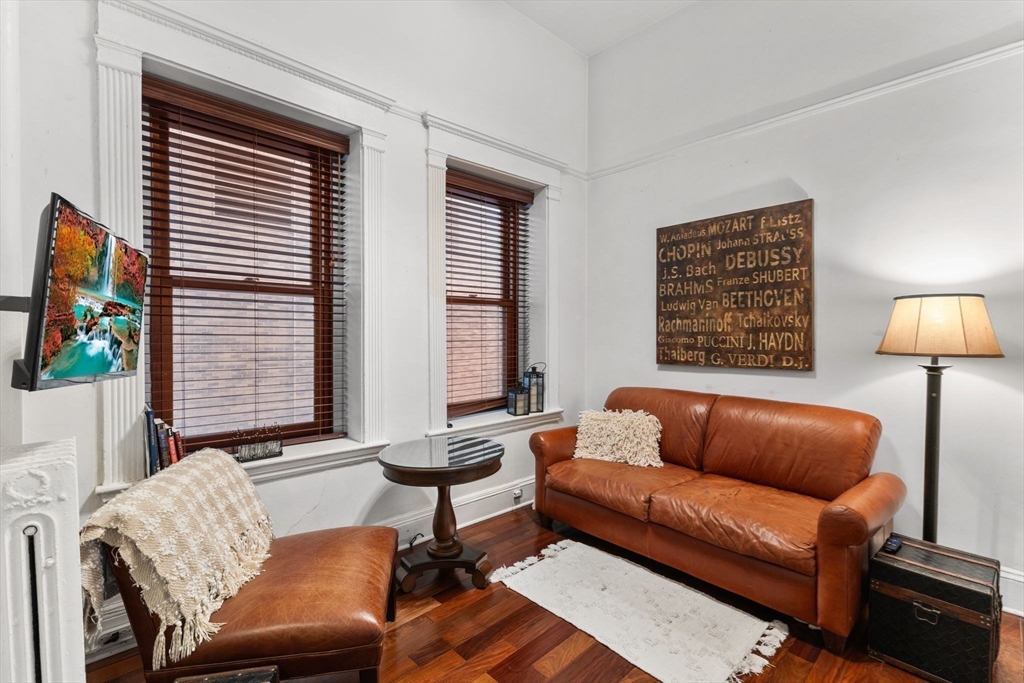 8 Garrison St 100