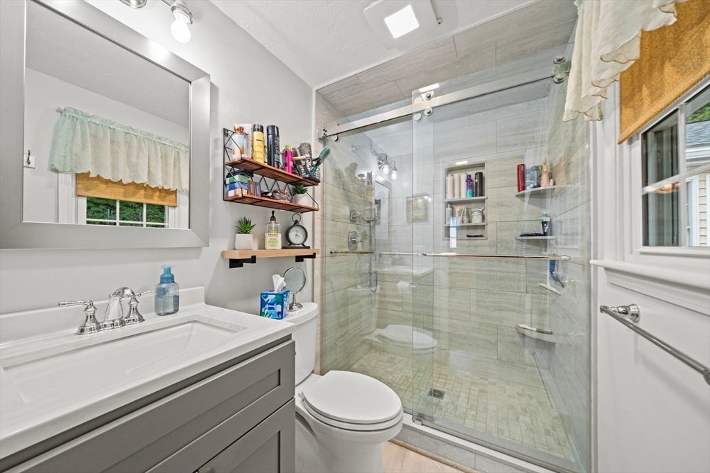 21 Corinth DR, Worcester, MA Photo #22