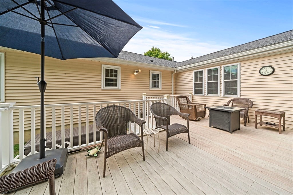 21 Corinth DR, Worcester, MA Photo #32