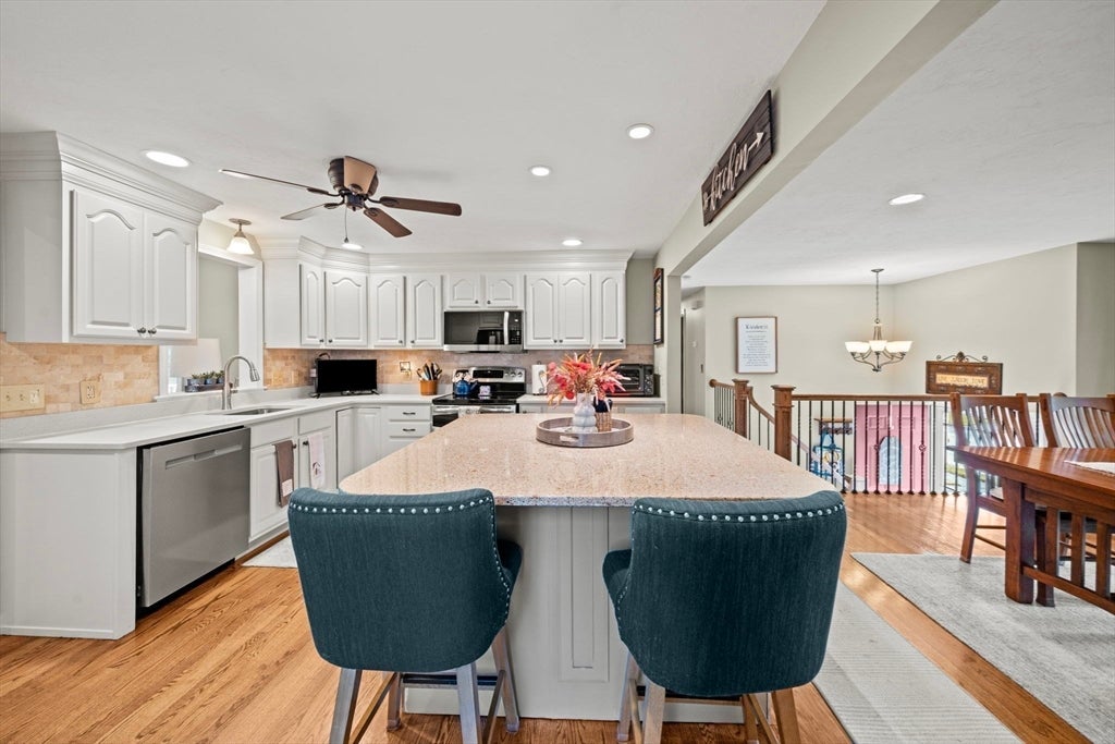 21 Corinth DR, Worcester, MA Photo #8